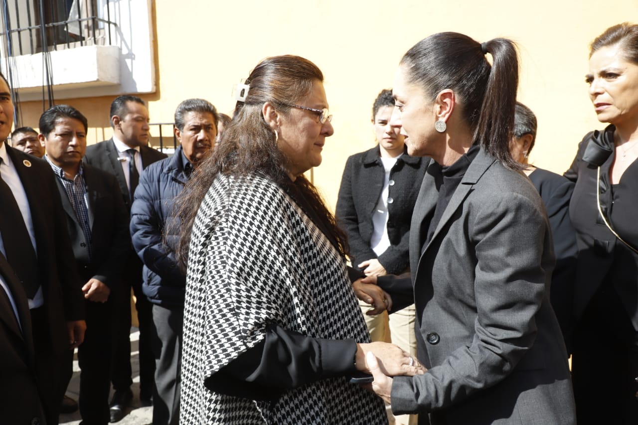 Llegan AMLO y Sheinbaum a casa Aguayo para el homenaje a Barbosa
