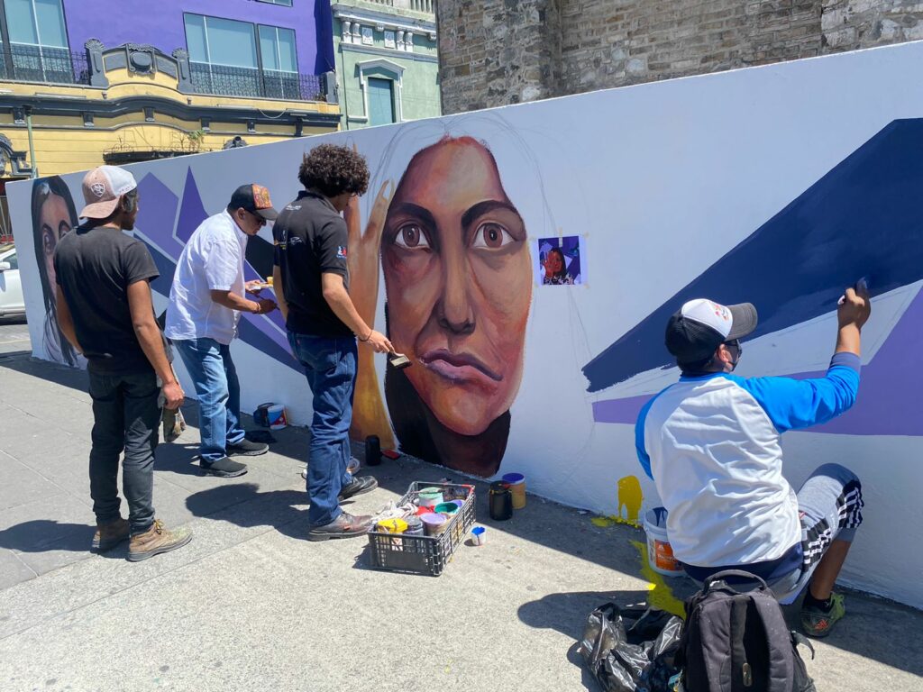 Plasman en mural rostros de víctimas de Ley Ácida en Puebla